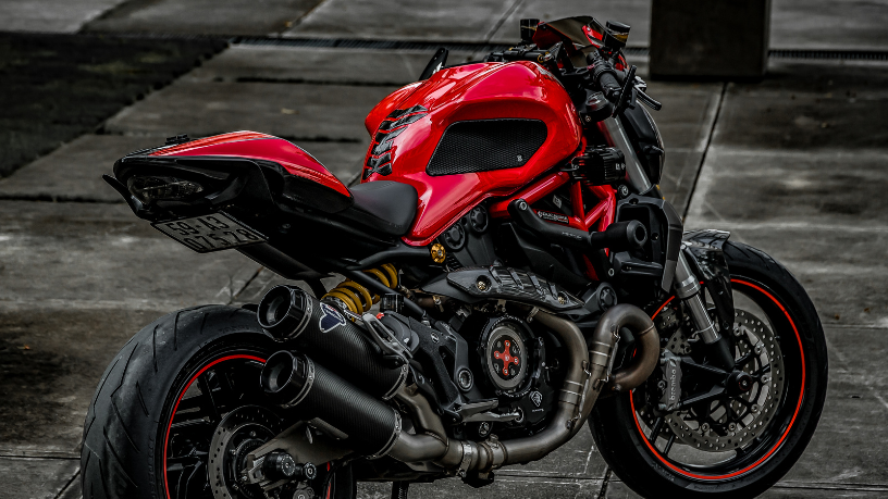 Descubra com Teciomar Ábila todos os detalhes da Ducati Panigale V4 R, a máquina de alta performance das ruas.