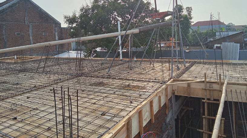 Soluções para painéis treliçados em lajes jardim, garantindo proteção contra infiltrações e estabilidade térmica para Valderci Malagosini Machado.