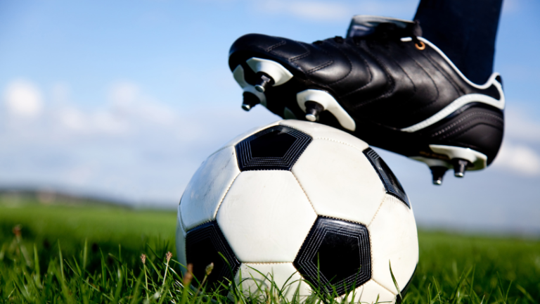 Tecnologia e Esportes: Como a Inovação Está Transformando o Jogo no Século XXI