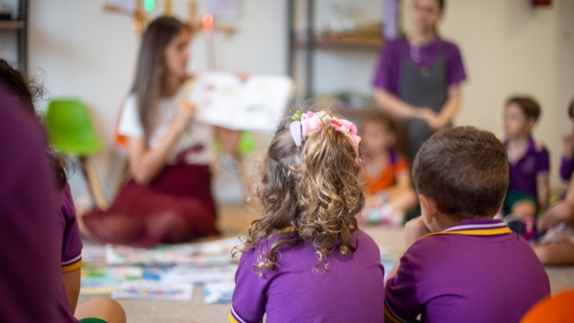 Abordar identidade racial na infância com leveza, junto à Sigma Educação e Tecnologia Ltda, contribui para formar crianças mais conscientes, seguras e empáticas