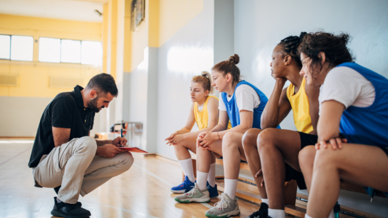 Tiago Splitter leva Portland aos playoffs da NBA e reforça ascensão de técnicos brasileiros no cenário internacional