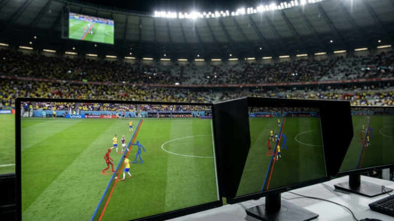 Impedimento semiautomático muda o futebol brasileiro e já transforma a forma como o torcedor entende o VAR Impedimento semiautomático muda o futebol brasileiro e já transforma a forma como o torcedor entende o VAR